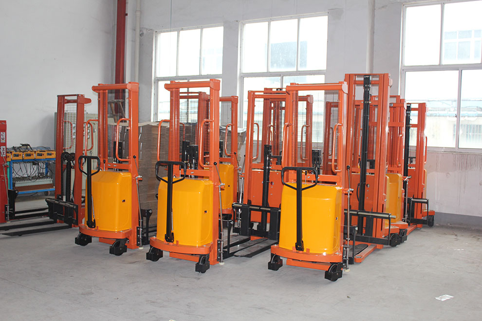 CTD semi-electric stacker 3